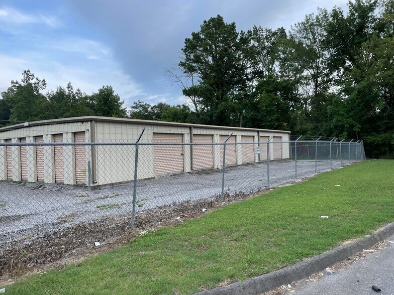 More Photos Of 3206 New Rosedale, Calhoun Self Storage For Sale