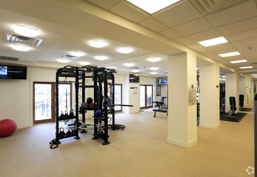 More Photos Of 515 West Ave, Norwalk Unknown For Lease