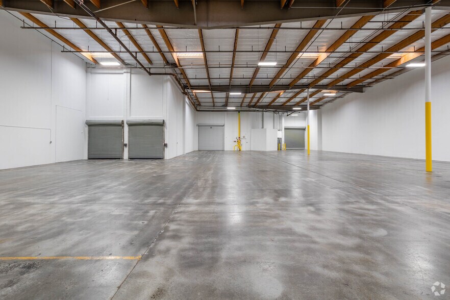 More Photos Of 2037-2077 S Vineyard Ave, Ontario Unknown For Lease