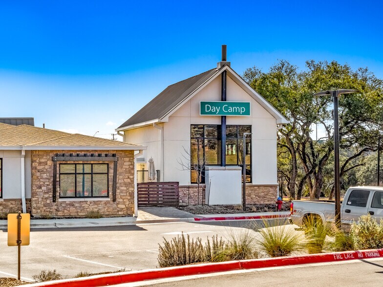 More Photos Of 716 S Interstate 35, Georgetown Veterinarian Kennel For Sale