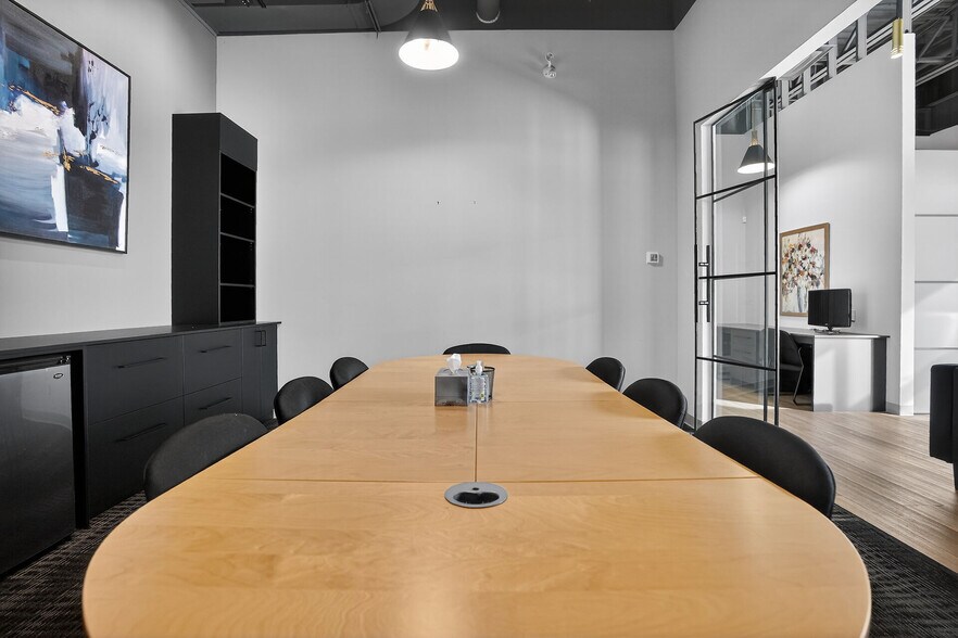 More Photos Of 812 Dundas St, London Freestanding For Sale