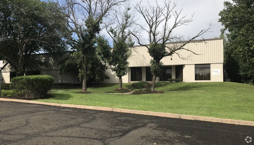 More Photos Of 4667 Somerton Rd, Trevose Distribution For Lease