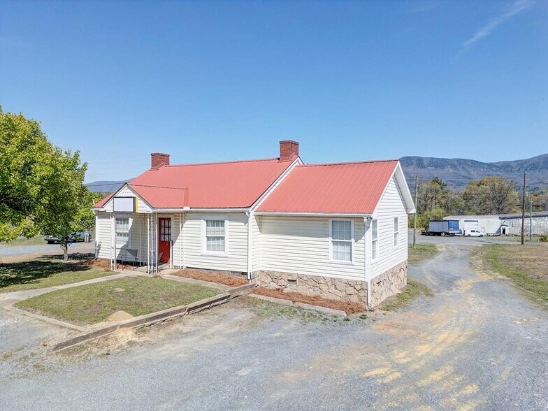 More Photos Of 806 N 3rd Ave, Chatsworth Office Residential For Sale