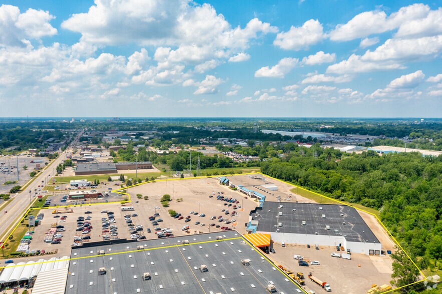 More Photos Of 4157-4245 E Court St, Burton Department Store For Sale