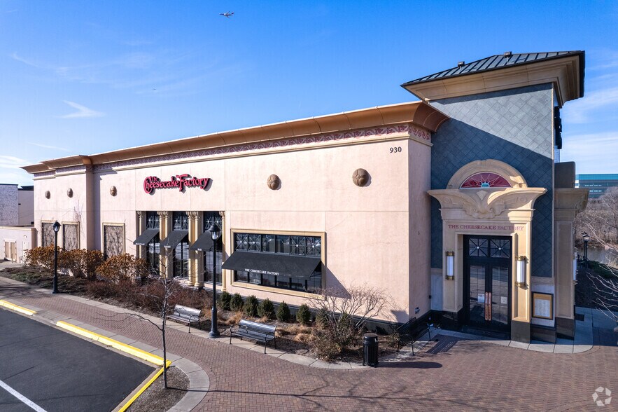 More Photos Of 930 Milwaukee Ave, Lincolnshire Unknown For Lease