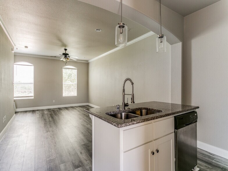 More Photos Of 391-347 E Main St, Lewisville Apartments For Sale