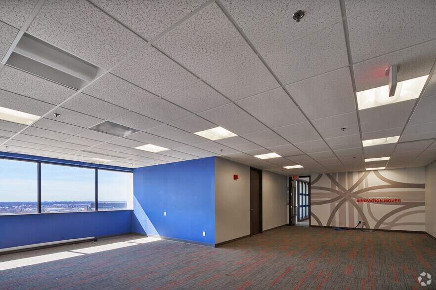 More Photos Of 888 W Big Beaver Rd, Troy Office For Lease