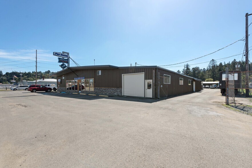 More Photos Of 225 W Lockhart Ave, Coos Bay Warehouse For Sale