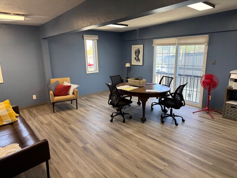 More Photos Of 805-809 E Perkins Rd, Urbana General Retail For Lease