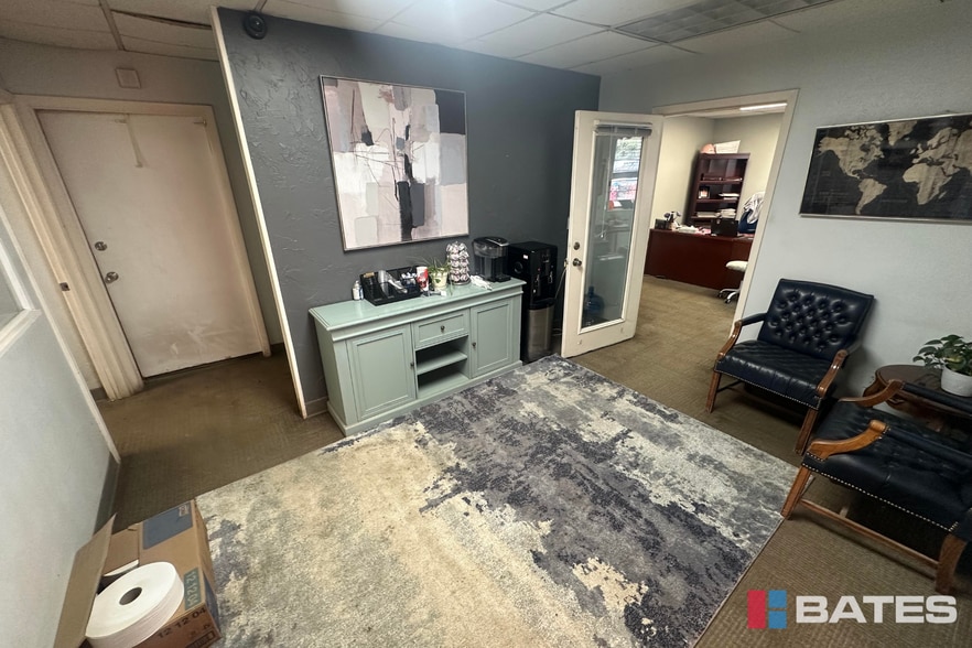 More Photos Of 10709 Goodnight Ln, Dallas Distribution For Lease