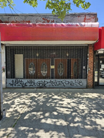 Primary Photo Of 6802-6828 Fresh Meadow Ln, Fresh Meadows General Retail For Sale