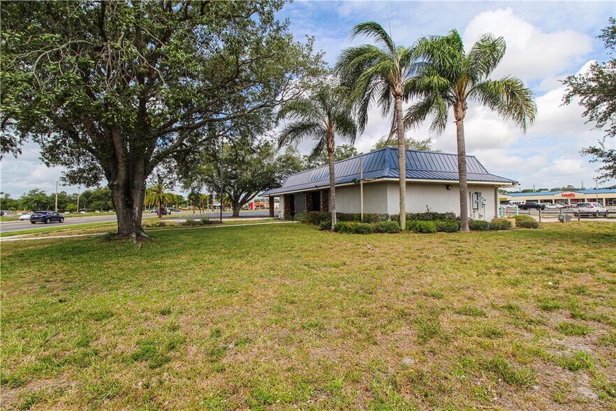 More Photos Of 1409 E Oak St, Arcadia Storefront Retail Office For Sale