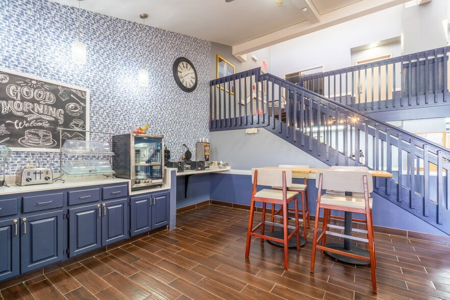 More Photos Of 4230 S Lewis Blvd, Sioux City Hotel For Sale