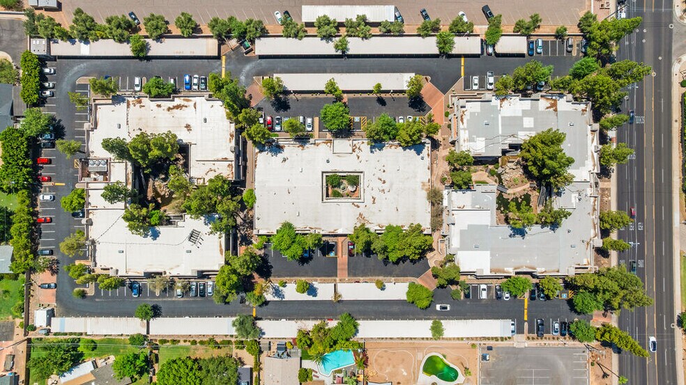 More Photos Of 301 E Bethany Home Rd, Phoenix Office For Lease