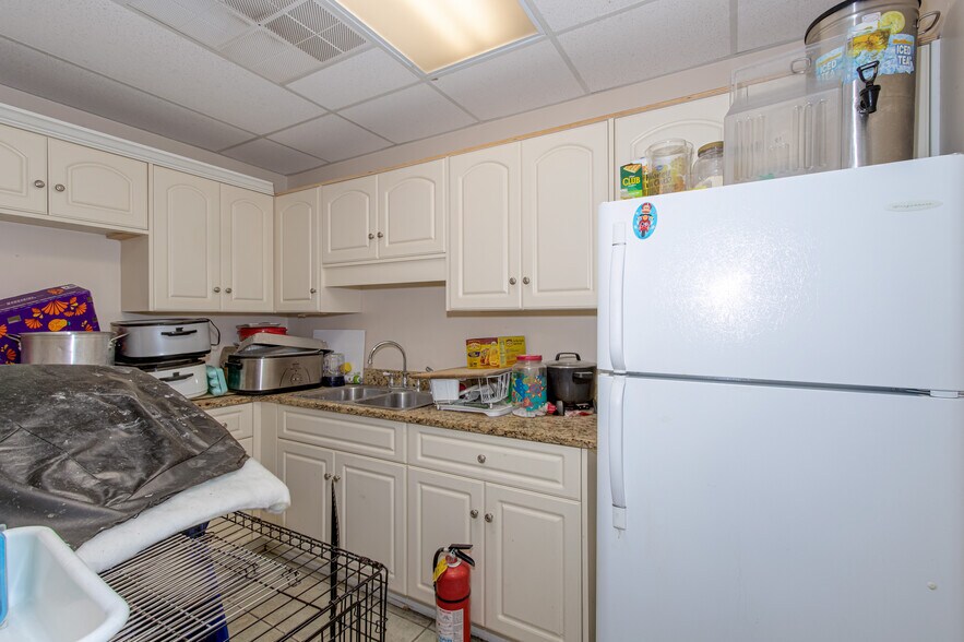 More Photos Of 1982 Jefferson Davis Hwy, Graniteville Showroom For Sale