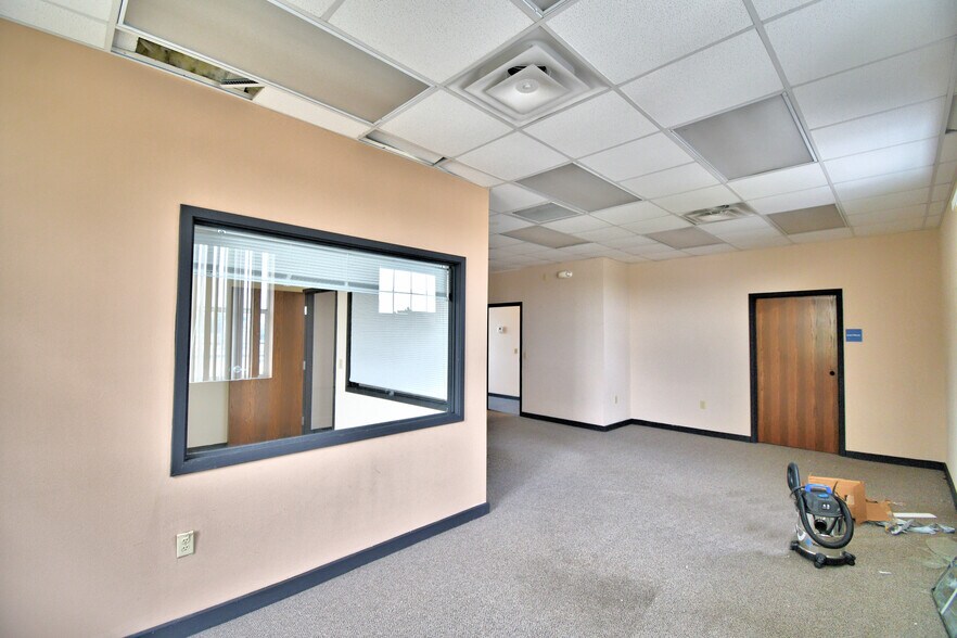 More Photos Of 43344 Highway 27, Davenport Coworking Space