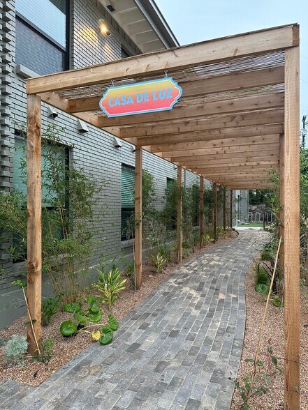 More Photos Of 1915 E Martin Luther King Jr Blvd, Austin Office Residential For Lease