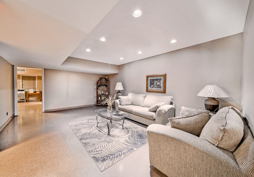 More Photos Of 5011 Navigation Blvd, Houston Warehouse For Lease