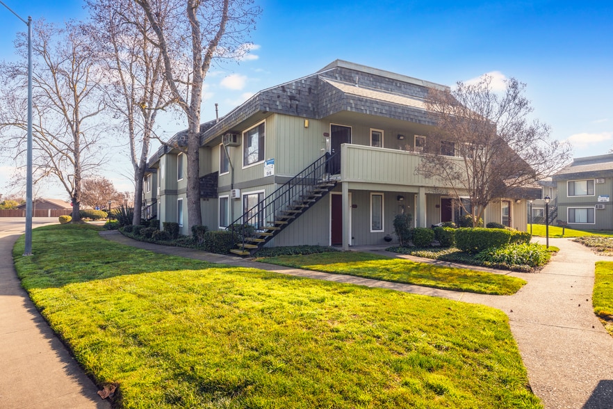 More Photos Of 602-710 Wimbledon Dr, Lodi Apartments For Sale