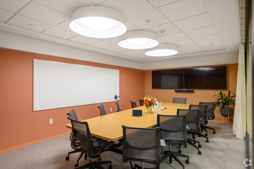More Photos Of 2451 Crystal Dr, Arlington Office For Lease