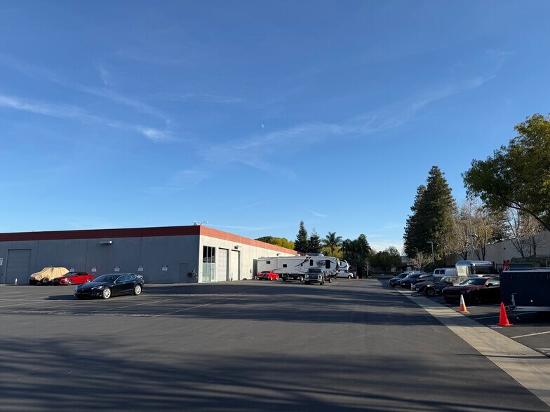 More Photos Of 521 Charcot Ave, San Jose Showroom For Lease
