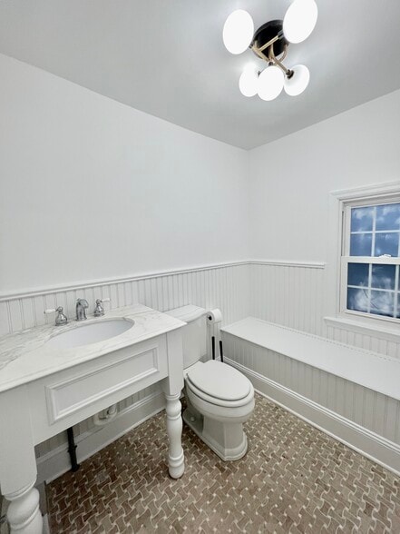 More Photos Of 1064 North St, Greenwich General Retail For Lease