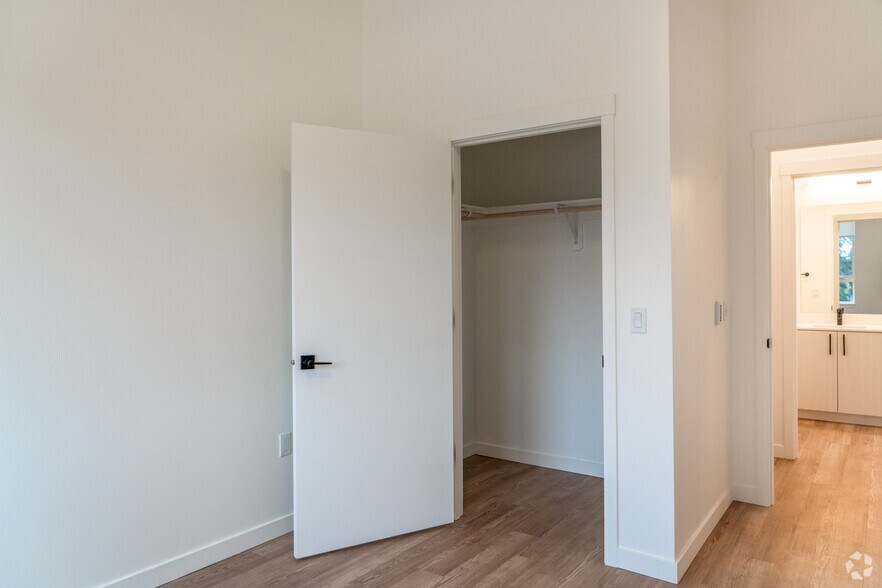 More Photos Of 492 NE 2nd St, Gresham Apartments For Lease