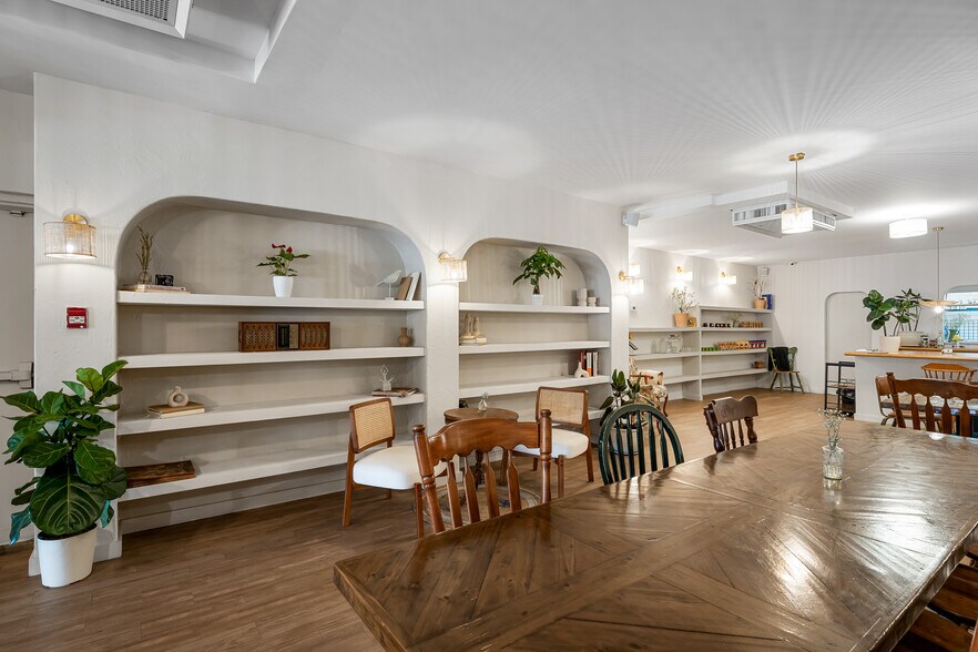 More Photos Of 3009 St Notre-Dame O, Montréal Restaurant For Sale