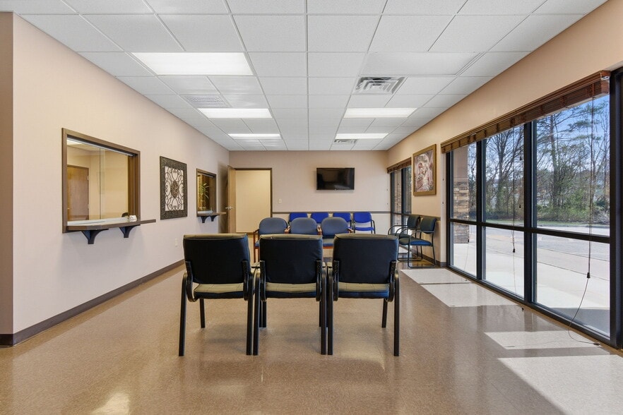 More Photos Of 142 Hampton Ct, Commerce Rehabilitation Center For Sale