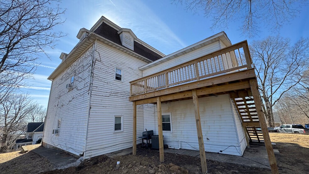 More Photos Of 804 W 7th St, Davenport Apartments For Sale
