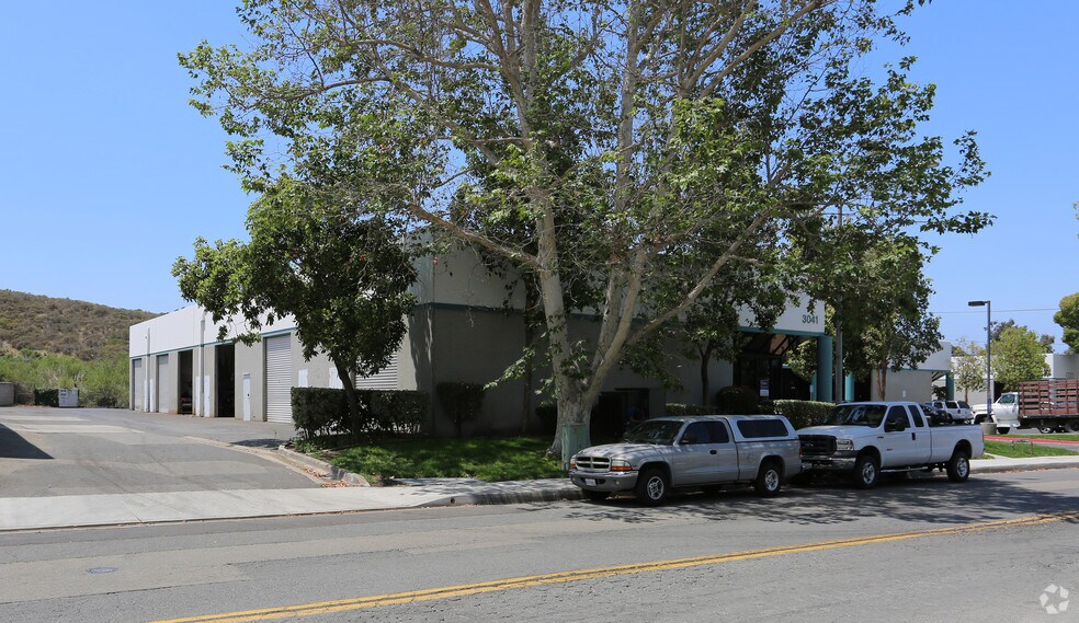 More Photos Of 3041 Industry St, Oceanside Warehouse For Lease