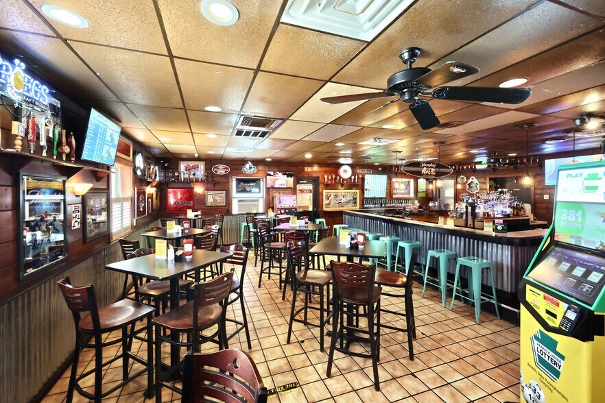 More Photos Of 1 Cherry St, Seven Valleys General Retail For Sale