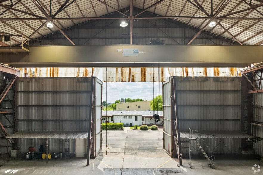 More Photos Of 12050 Proctor St, Houston Warehouse For Lease