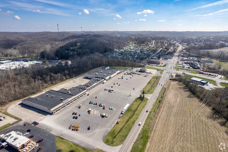More Photos Of 142 Hocking Mall, Logan Unknown For Lease