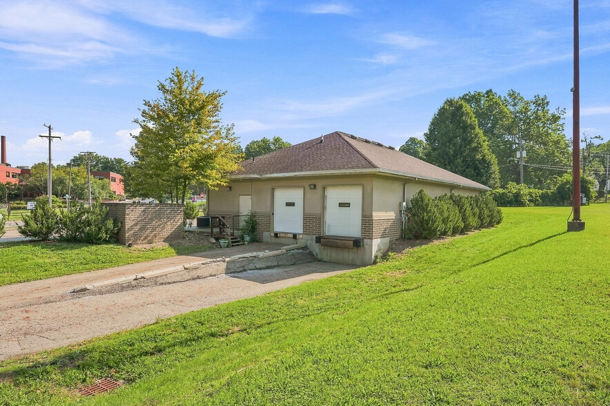 More Photos Of 406 Reed Ave, Cuyahoga Falls Freestanding For Sale