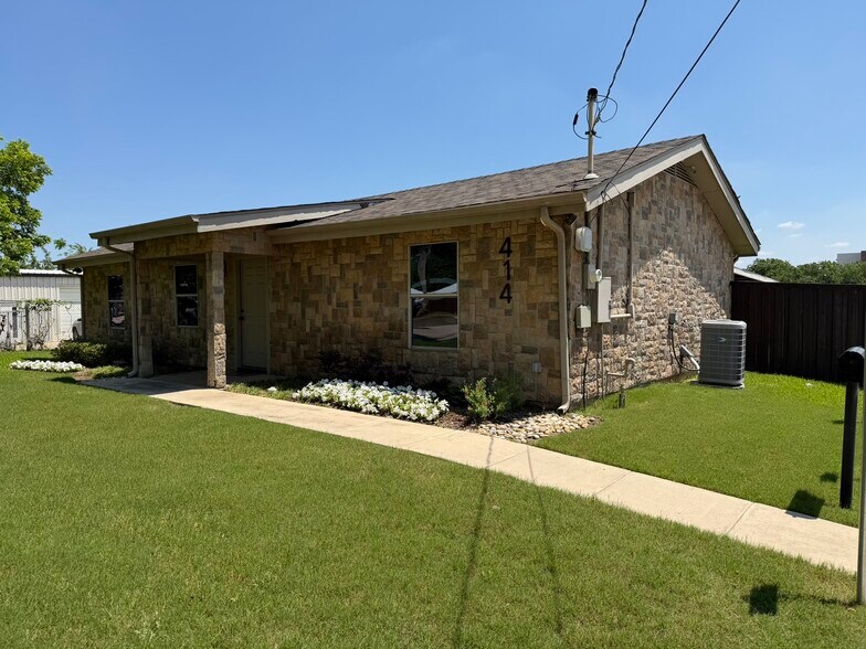 More Photos Of 414 N Kealy Ave, Lewisville Office For Sale