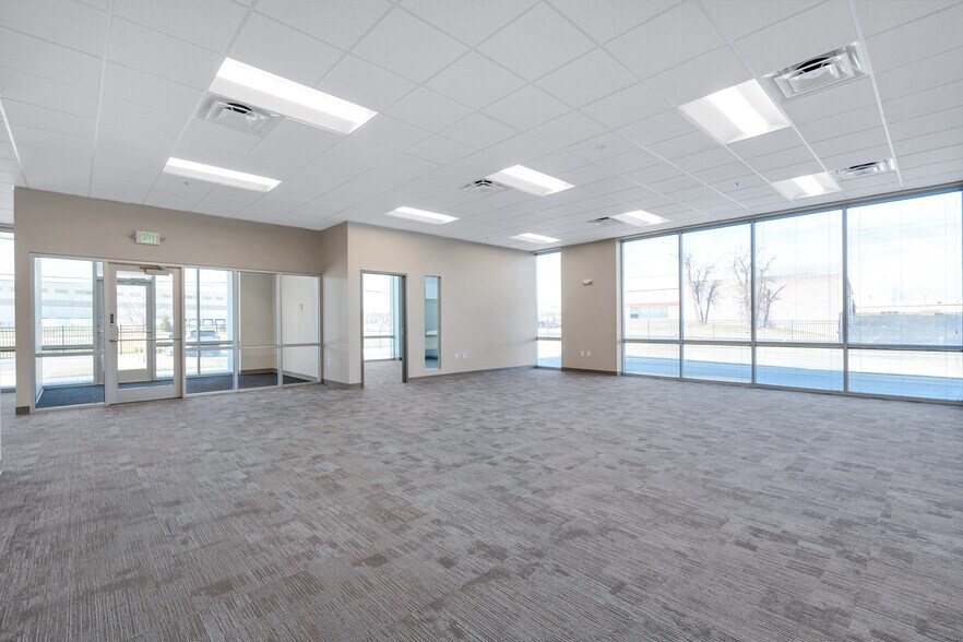 More Photos Of 7777 National Turnpike, Louisville Manufacturing For Lease