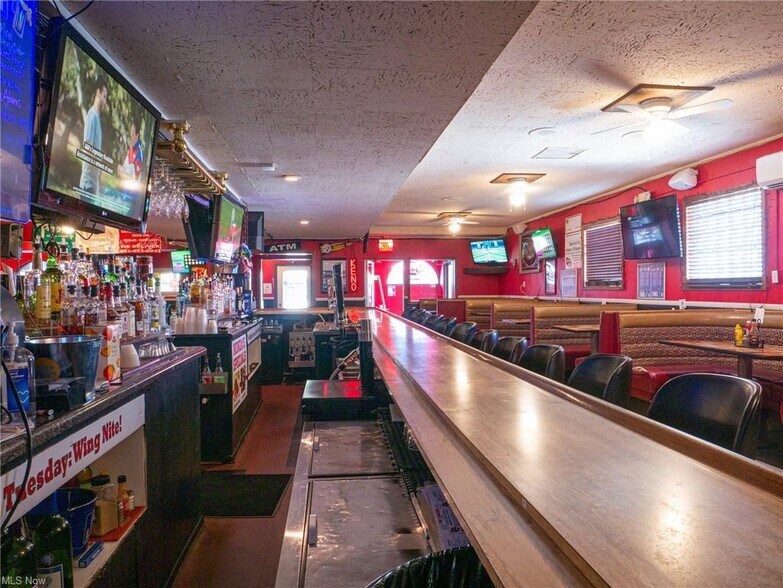 More Photos Of 880 Youngstown Poland Rd, Struthers Restaurant For Lease