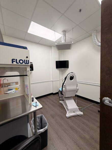 More Photos Of 250 E Basse Rd, San Antonio Medical For Lease