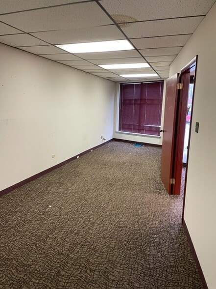 More Photos Of 2515-2555 Veterans Dr, Posen Light Distribution For Lease