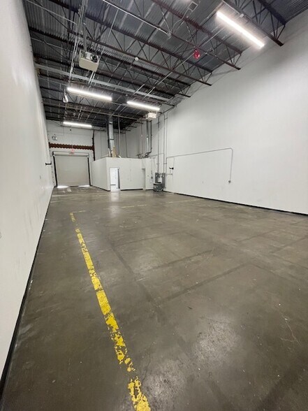 More Photos Of 1530 W Sam Houston Pky N, Houston Warehouse For Lease