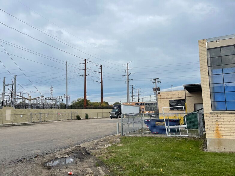 More Photos Of 3100 Randolph St, Bellwood Manufacturing For Sale
