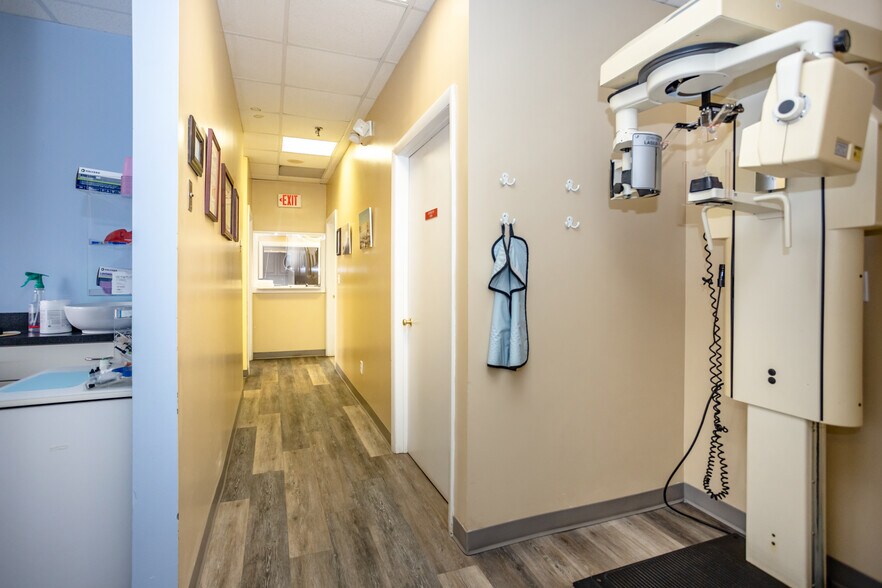 More Photos Of 239 Silas Deane Hwy, Wethersfield Medical For Lease