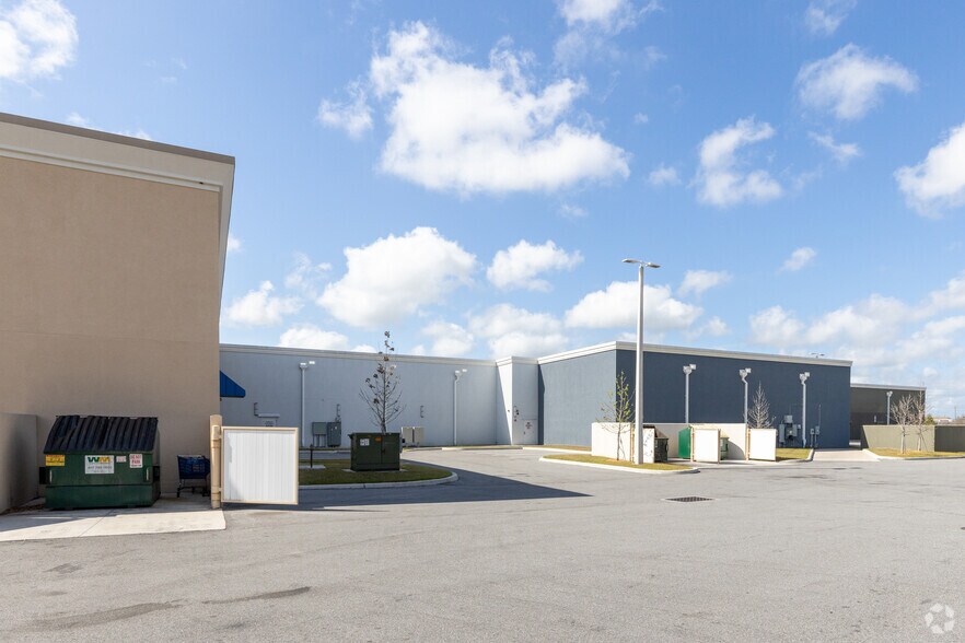 More Photos Of 3221-3231 Vineland Rd, Kissimmee Unknown For Lease