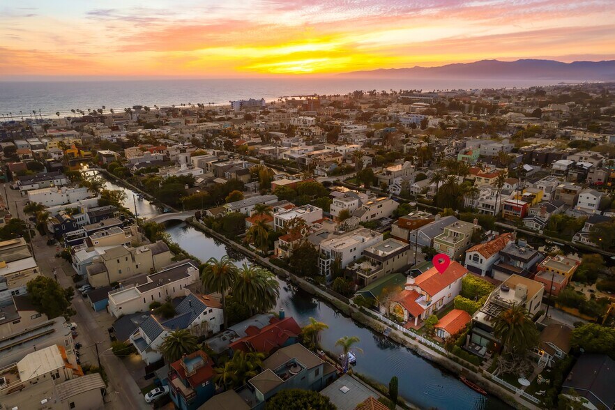 More Photos Of 431 Howland Canal, Venice Land For Sale