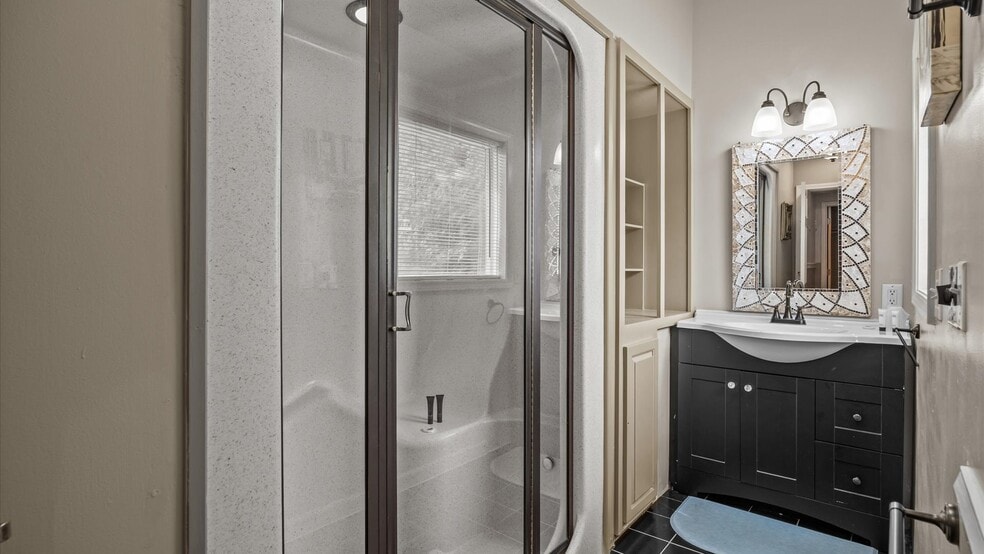 More Photos Of 118 6TH Ave, Ouray Hotel For Sale