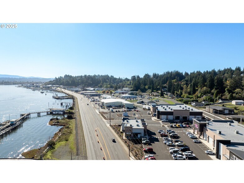 More Photos Of 1236 Teakwood Ave, Coos Bay Health Club For Sale