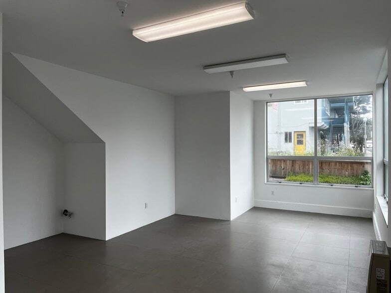 More Photos Of 411 Dondee St, Pacifica Storefront Retail Residential For Lease