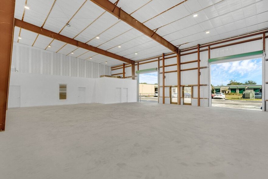 More Photos Of 470 Live Pine Cir, Apopka Warehouse For Lease