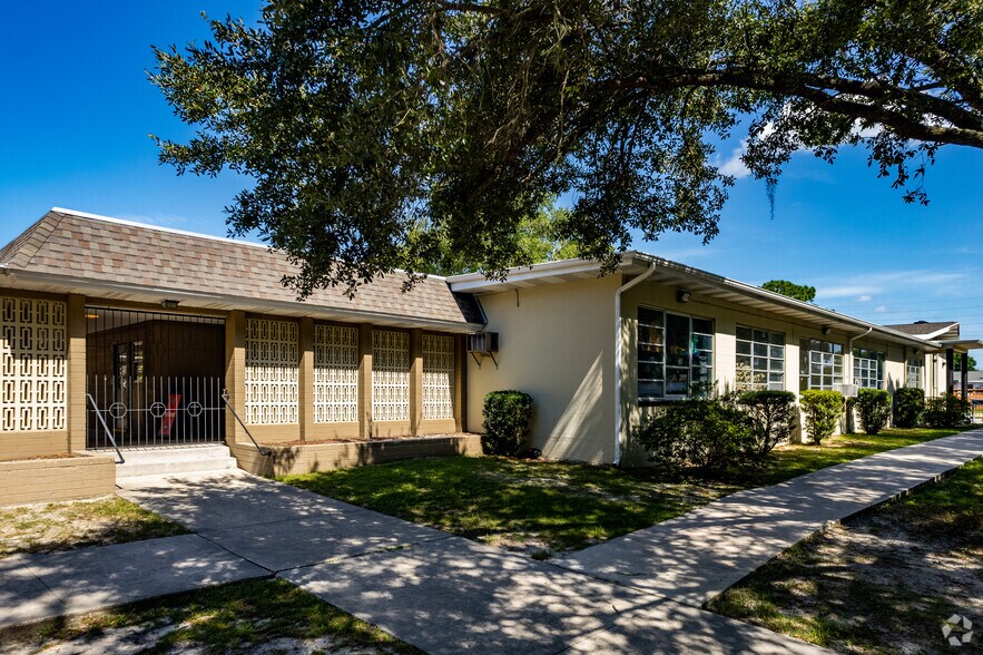 More Photos Of 1400 N Nowell St, Orlando Religious Facility For Lease